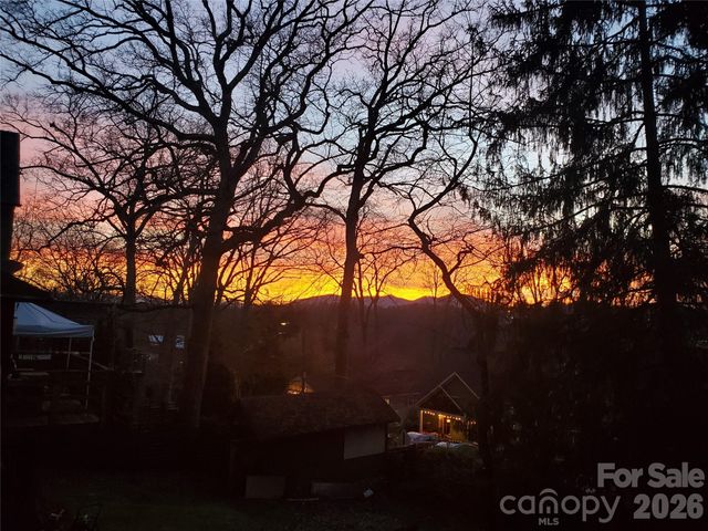 83 Tacoma Circle, Asheville, NC 28801