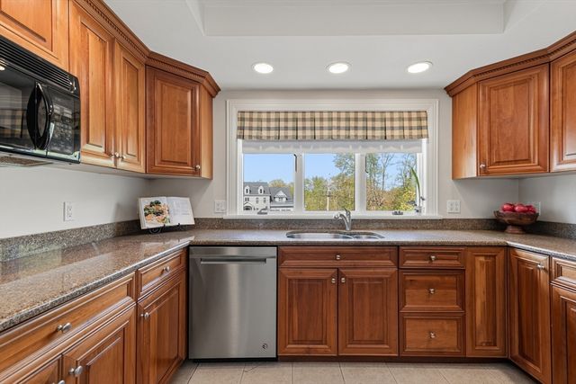 122 Deerfoot Rd, Southborough, MA 01772