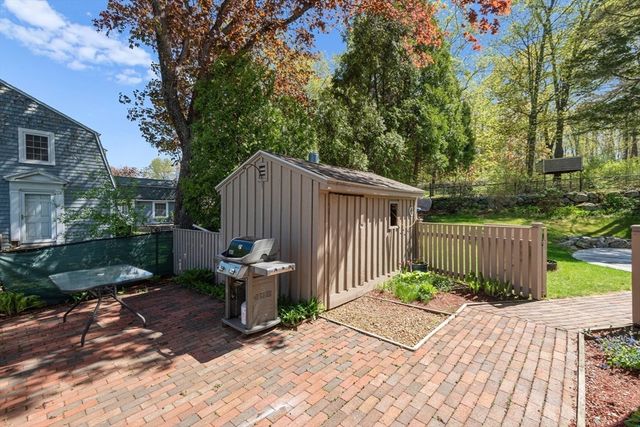122 Deerfoot Rd, Southborough, MA 01772