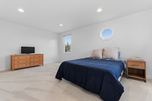 122 Deerfoot Rd, Southborough, MA 01772