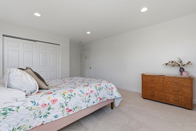 122 Deerfoot Rd, Southborough, MA 01772
