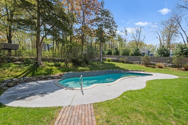 122 Deerfoot Rd, Southborough, MA 01772
