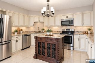 1328 Harmon Cove Tower, Secaucus, NJ 07094