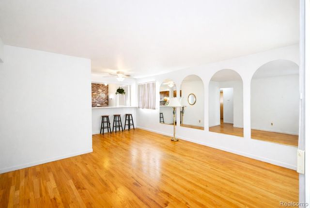 26284 Tawas Street, Madison Heights, MI 48071