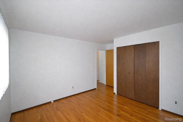 26284 Tawas Street, Madison Heights, MI 48071