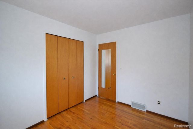 26284 Tawas Street, Madison Heights, MI 48071