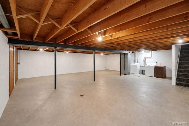 26284 Tawas Street, Madison Heights, MI 48071