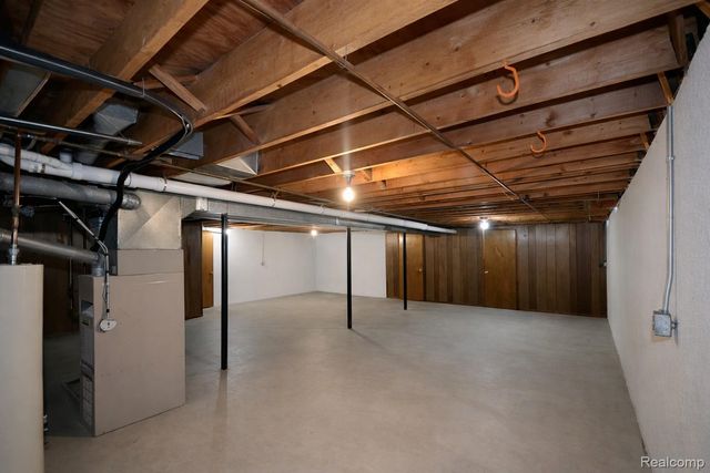 26284 Tawas Street, Madison Heights, MI 48071