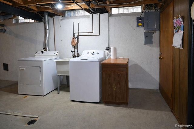 26284 Tawas Street, Madison Heights, MI 48071