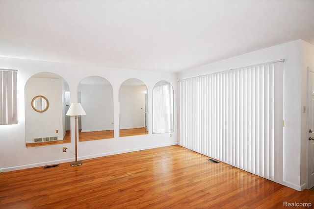 26284 Tawas Street, Madison Heights, MI 48071