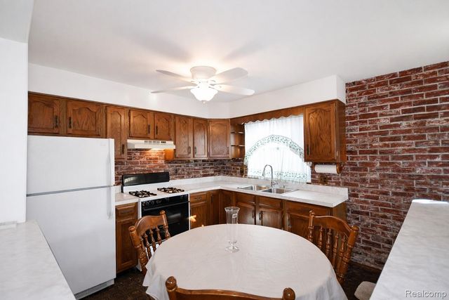 26284 Tawas Street, Madison Heights, MI 48071