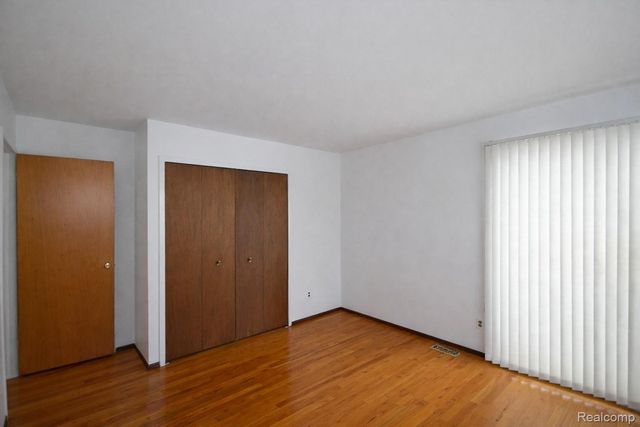 26284 Tawas Street, Madison Heights, MI 48071