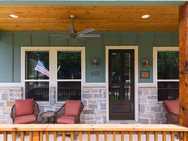 602 N Shorewood DR, Granite Shoals, TX 78654