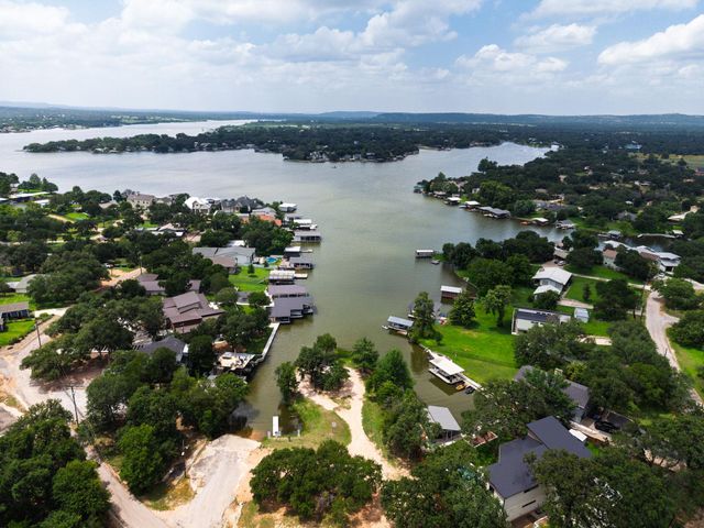 602 N Shorewood DR, Granite Shoals, TX 78654