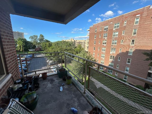 23-35 Bell Boulevard 3H, Bayside, NY 11360