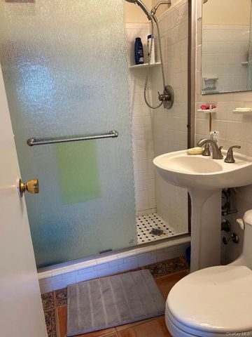 23-35 Bell Boulevard 3H, Bayside, NY 11360