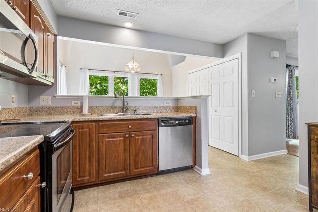 690 Emerald CT, Newport News, VA 23608