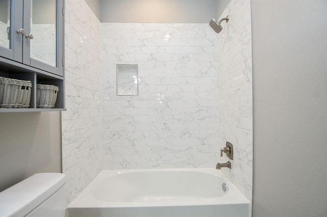 5262 Ella Boulevard 108, Houston, TX 77018