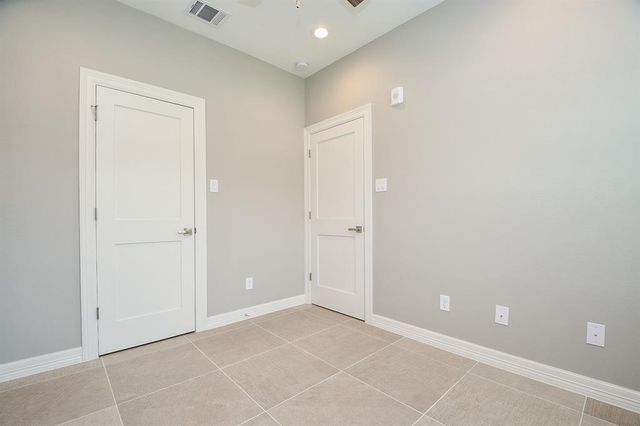 5262 Ella Boulevard 108, Houston, TX 77018