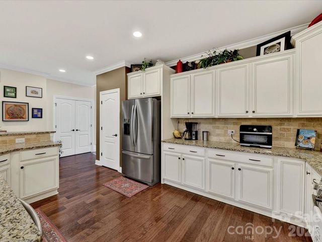 16033 Oxford Glenn Drive, Huntersville, NC 28078