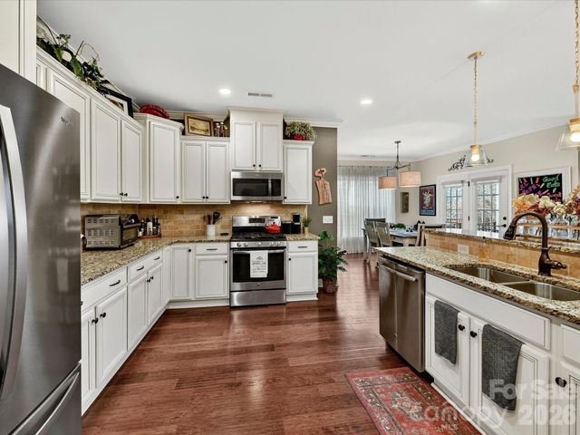 16033 Oxford Glenn Drive, Huntersville, NC 28078