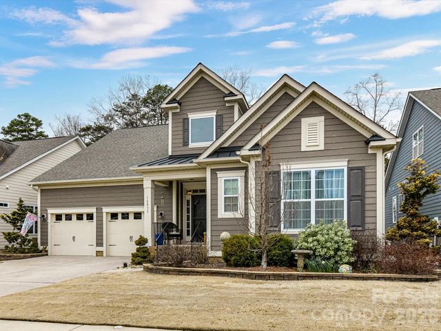 16033 Oxford Glenn Drive, Huntersville, NC 28078