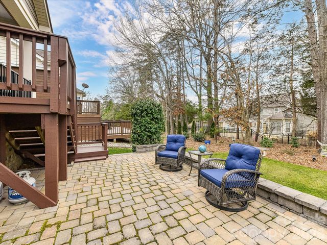 16033 Oxford Glenn Drive, Huntersville, NC 28078