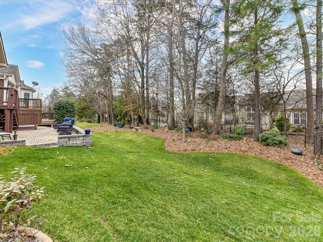 16033 Oxford Glenn Drive, Huntersville, NC 28078