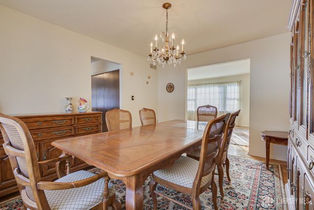 34 Stratford Circle, Edison, NJ 08820