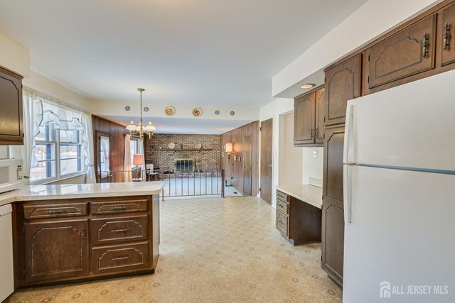 34 Stratford Circle, Edison, NJ 08820