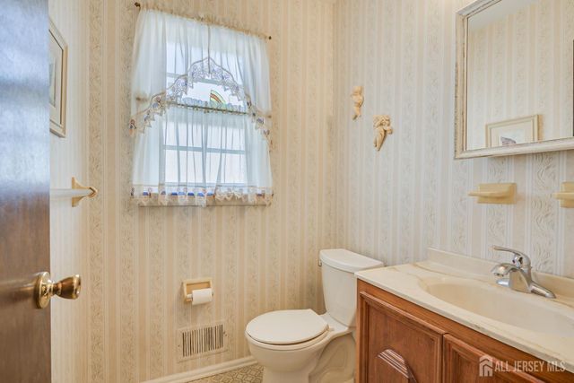 34 Stratford Circle, Edison, NJ 08820