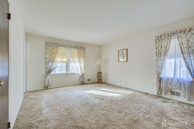 34 Stratford Circle, Edison, NJ 08820