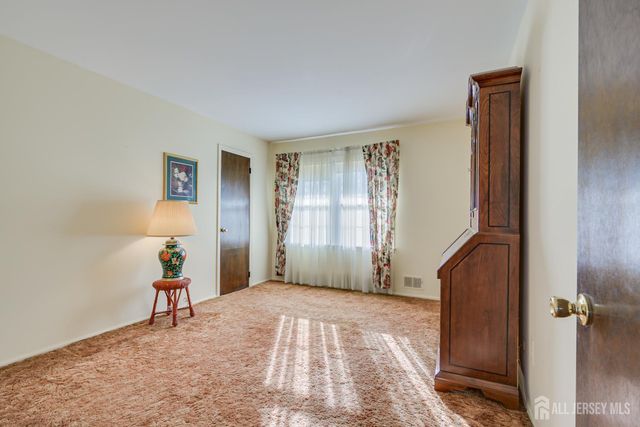 34 Stratford Circle, Edison, NJ 08820