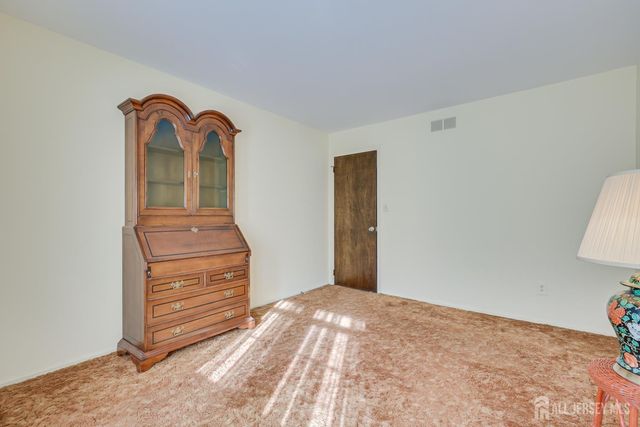 34 Stratford Circle, Edison, NJ 08820