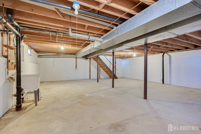 34 Stratford Circle, Edison, NJ 08820