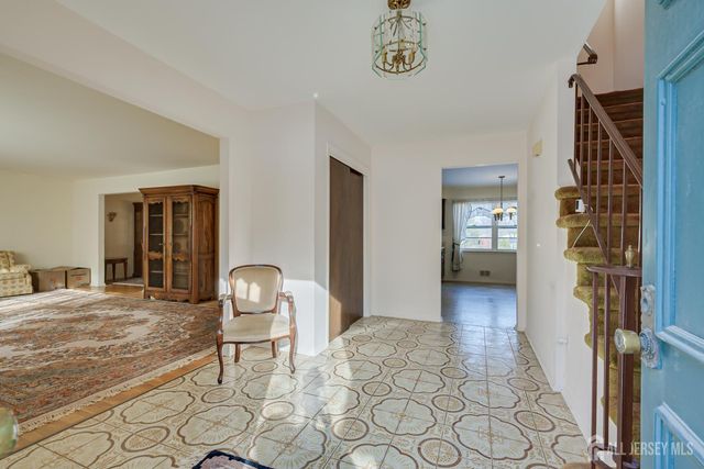 34 Stratford Circle, Edison, NJ 08820