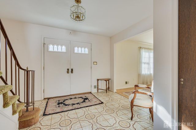 34 Stratford Circle, Edison, NJ 08820