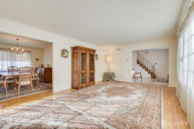 34 Stratford Circle, Edison, NJ 08820