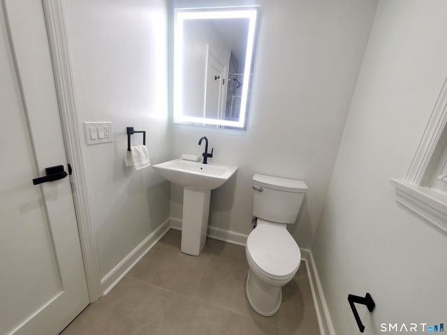 17 Woodlawn Avenue, Norwalk, CT 06854