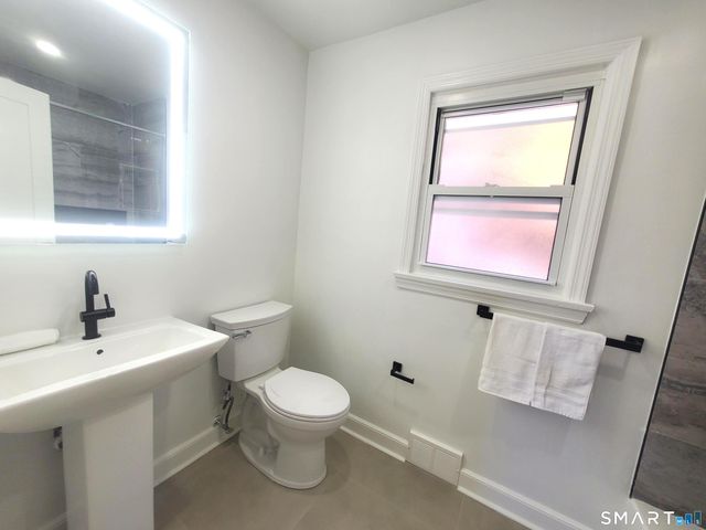 17 Woodlawn Avenue, Norwalk, CT 06854