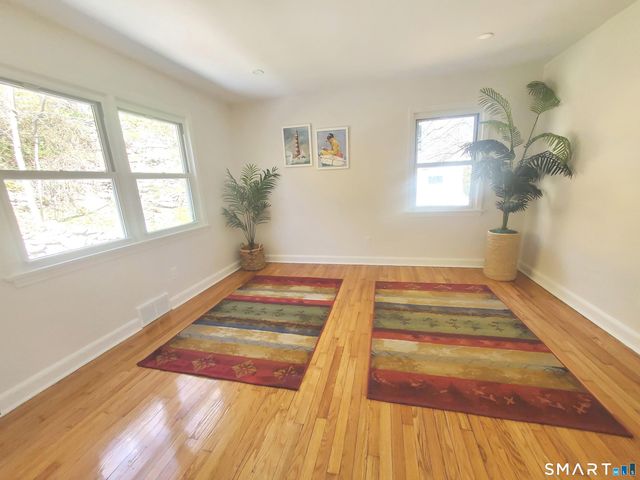 17 Woodlawn Avenue, Norwalk, CT 06854