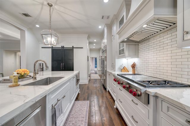 923 Chinquapin Place, Houston, TX 77094