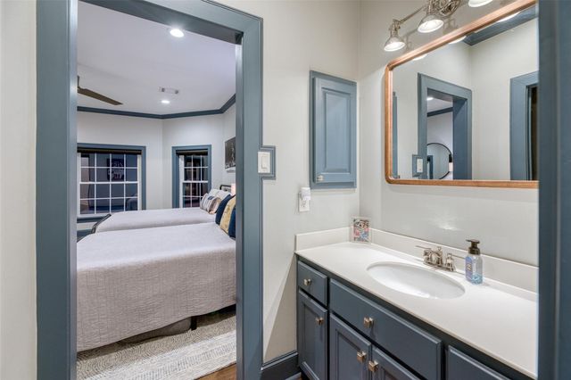 923 Chinquapin Place, Houston, TX 77094