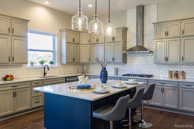 14009 Regatta Bay Drive, Shelby, MI 48315