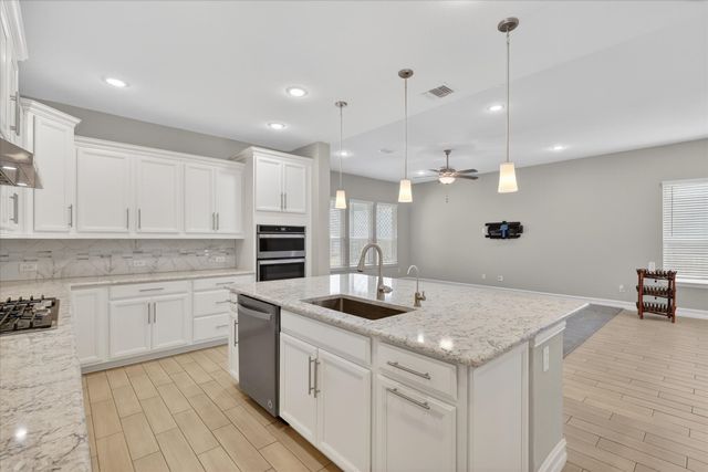 940 Crest Breeze Drive, Fort Worth, TX 76052