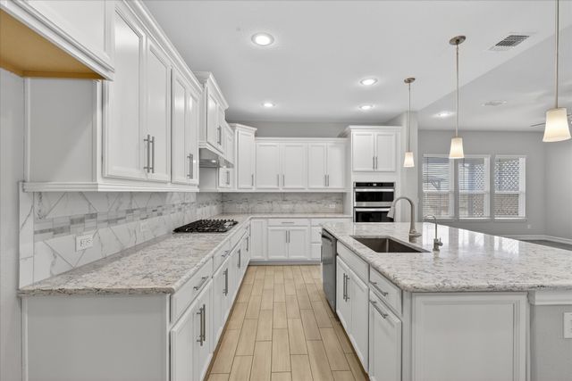 940 Crest Breeze Drive, Fort Worth, TX 76052