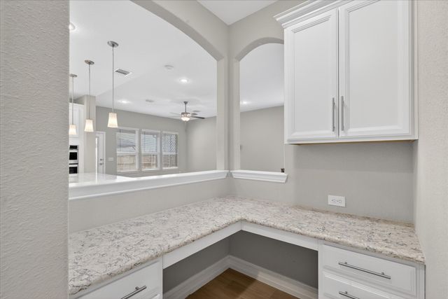 940 Crest Breeze Drive, Fort Worth, TX 76052