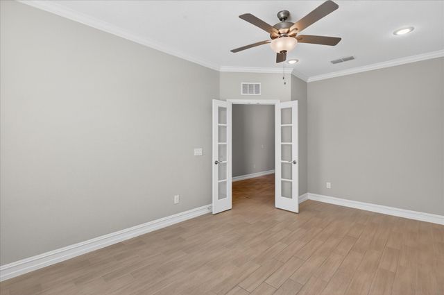 940 Crest Breeze Drive, Fort Worth, TX 76052