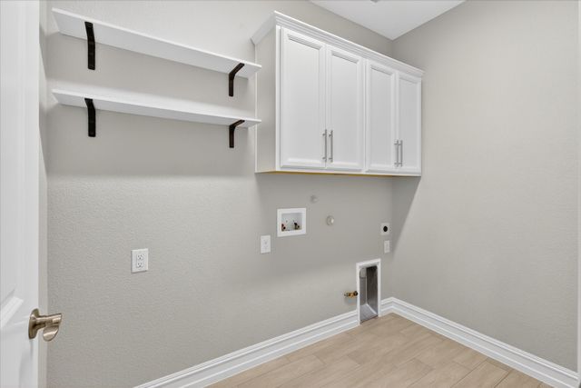 940 Crest Breeze Drive, Fort Worth, TX 76052