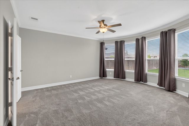 940 Crest Breeze Drive, Fort Worth, TX 76052